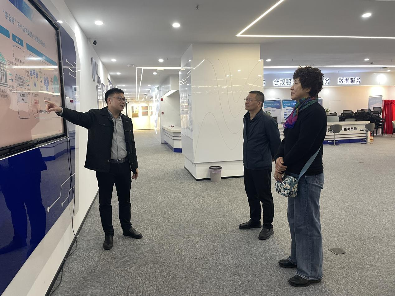 天津财经大学与惠州学院专家到访惠州服务基地调研研讨(图1) 天津财经大学与惠州学院专家到访惠州服务基地调研研讨(图1)